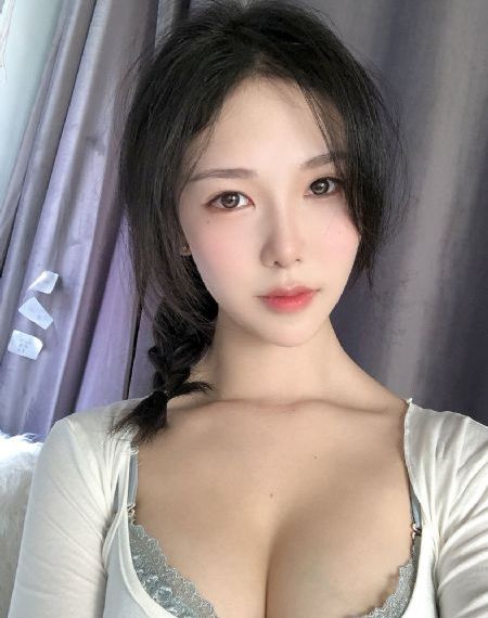 一个女主跟多个男主在一起小说_DVD免费观看视频